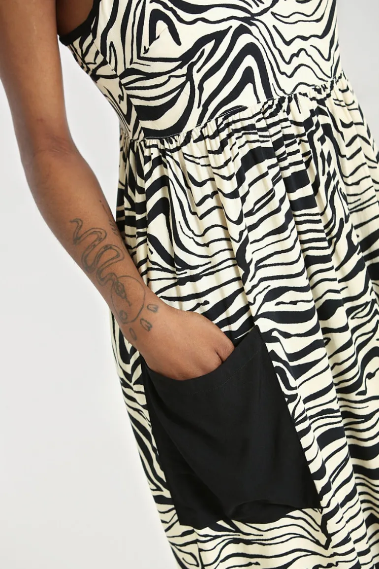 zebra_maxi__dress_4.webp Zebra Maxi Dress>Hell Bunny Best Sale